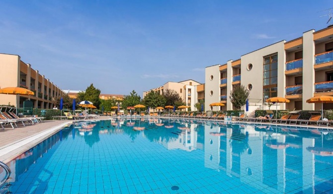 Modern Residence with Pool Quiet Location - Apartment with Private Garden